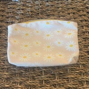 IPSY Makeup Bag 
- Daisy Delight